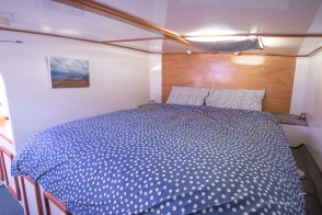 Master Bedroom - Queen Island Bed
